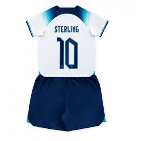 Baby Fußballbekleidung England Raheem Sterling #10 Heimtrikot WM 2022 Kurzarm (+ kurze hosen)